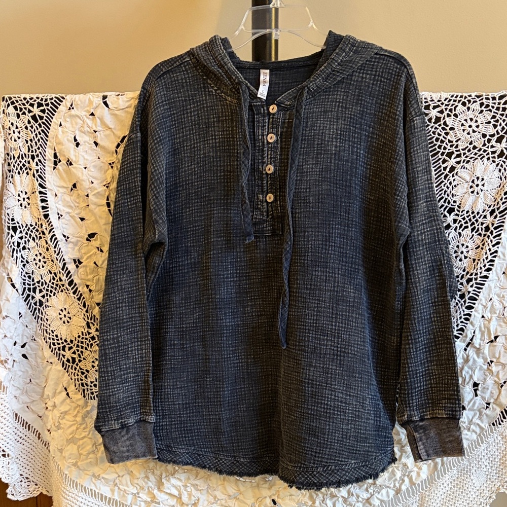 Zenana Lightweight Long Sleeve Gauze Button Down Pull Over Hoodie Size Large